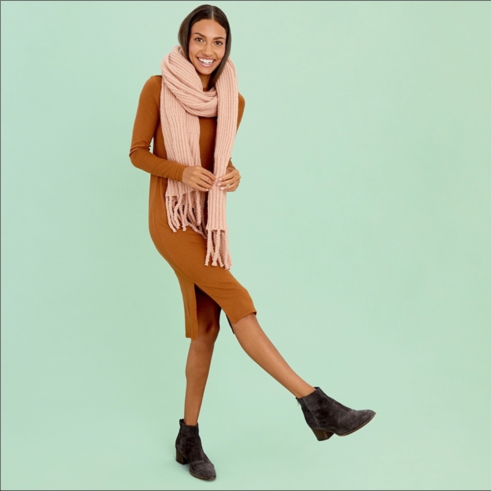Plush Oversized Ribbed Scarf - Picture 3 of 6